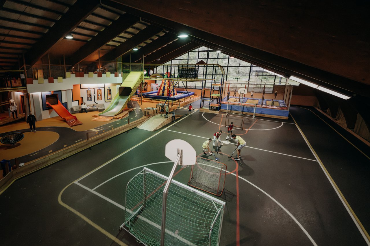 Bewegung und Spiel in der Erlebnishalle