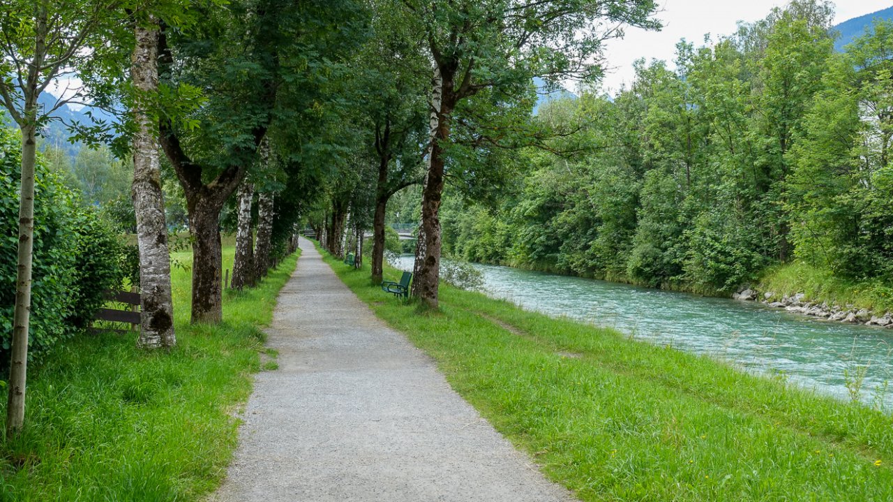 Achenpromenade entlang der Gasteiner Ache