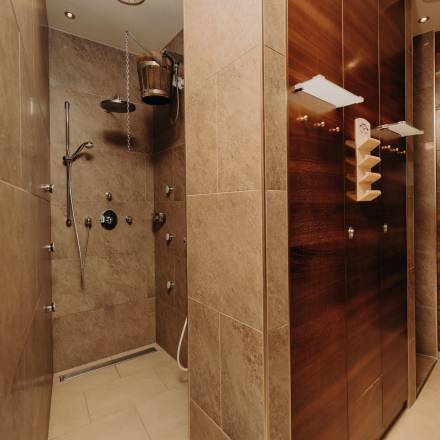 Wellnessdusche im Hotel Sonngastein in Bad Gastein