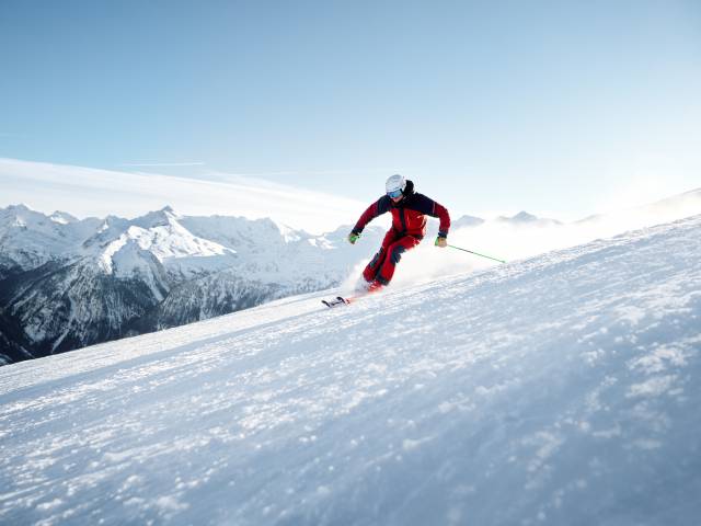 Skifahrer auf der Piste im Gasteinertal