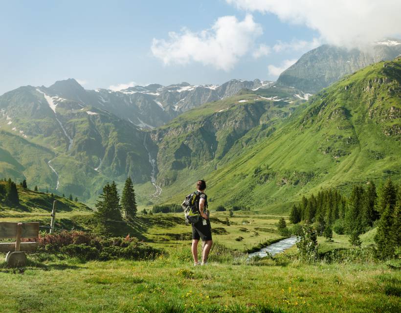 Wanderung in Sportgastein mit Bergpanorama Blick