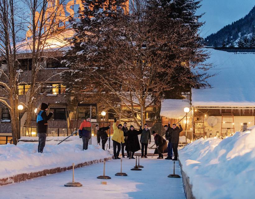 Eisstockbahn im Winter