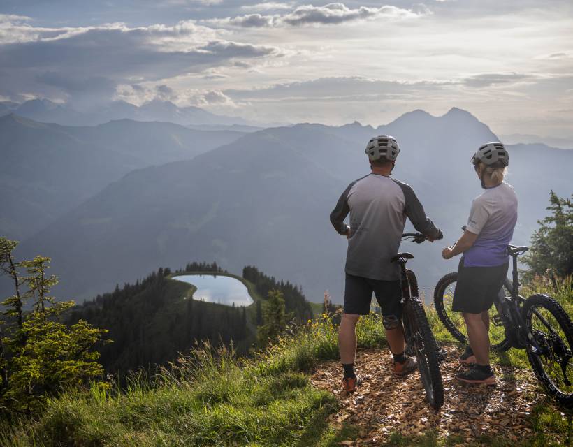 Mountainbiketour on Fulseck with view on Spiegelsee