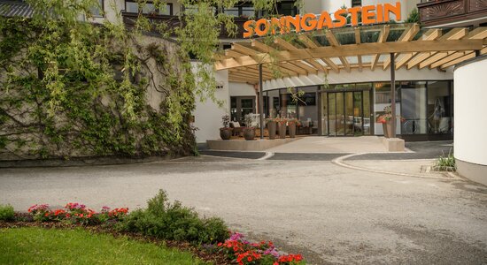 Eingang des Familienhotel Sonngastein