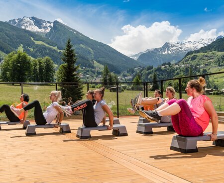 Bauch-Peine-Po Kurs mit Blick auf die Berge